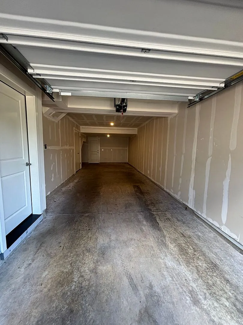 Now offering $400.00 off first month's rent move in special! — Photo 2