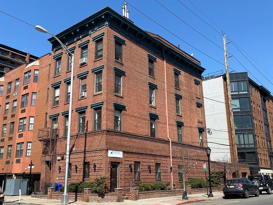 1st image of 650 1st St APT 3