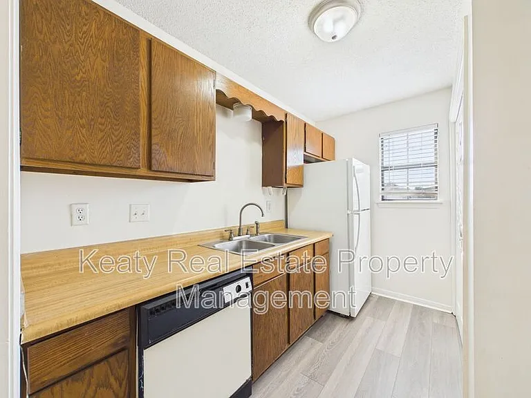 110C Country Ln — Photo 8