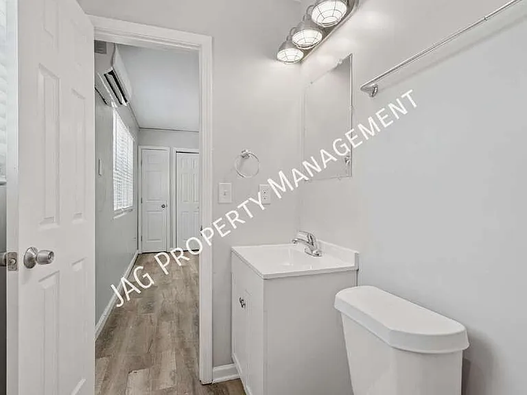 1123 Lasalle St #8 — Photo 13