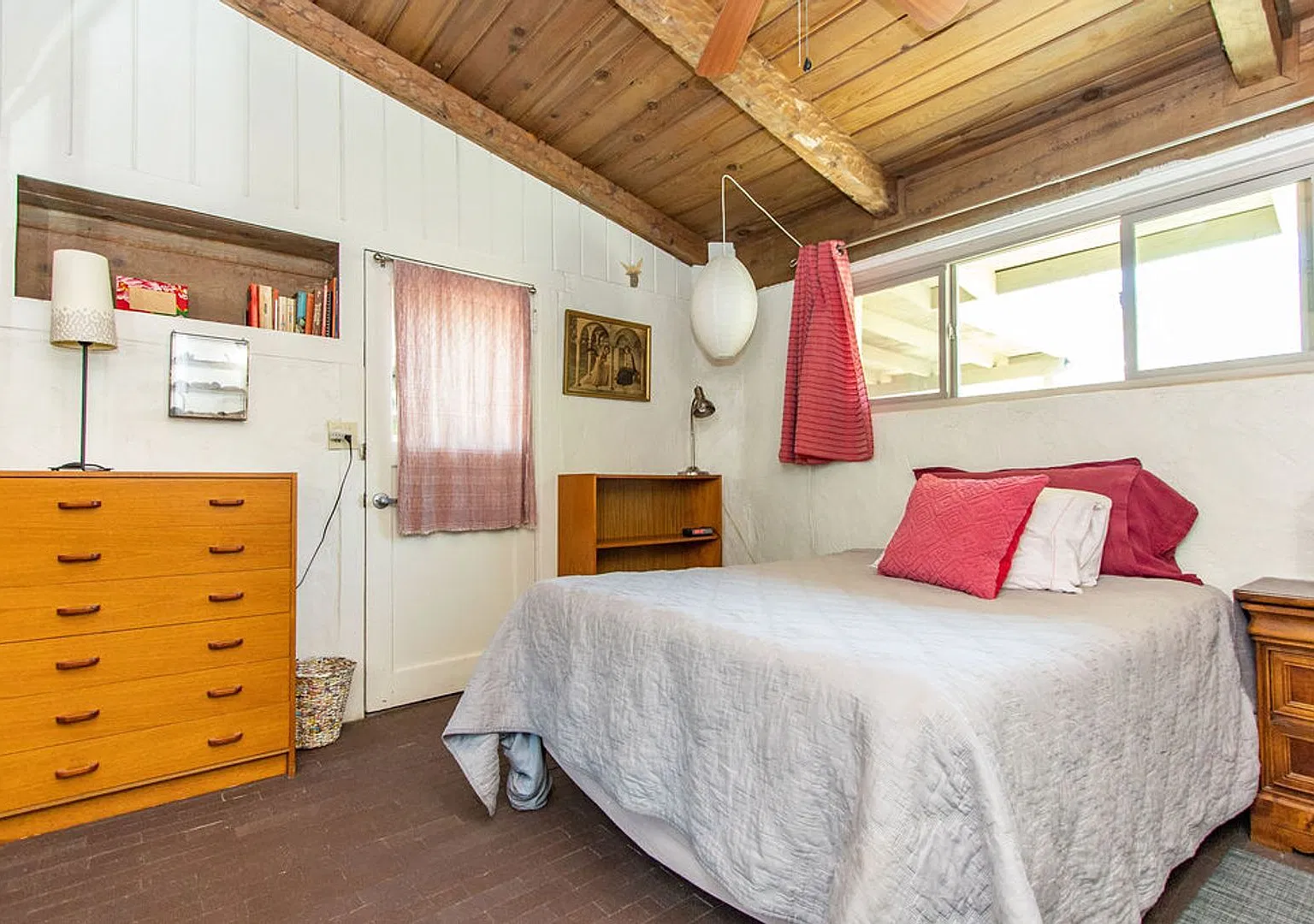 Temporary, Furnished Rental! — Photo 2