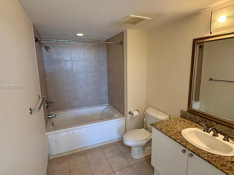 19501 W Country Club Dr #1212 — Photo 40