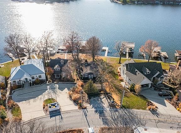 3rd image of 12 NE Lake Shore Dr #Y