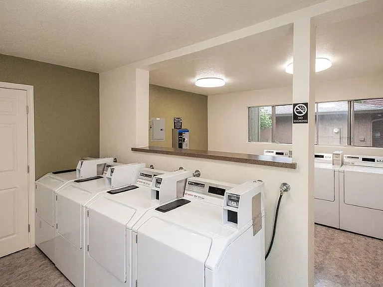 Driftwood Apartments — Photo 24