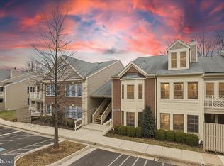 12008 Ridge Knoll Dr APT 7, Fairfax, VA 22033