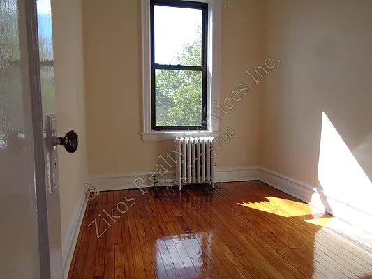 Rented by Zikos Realty Services | media 14