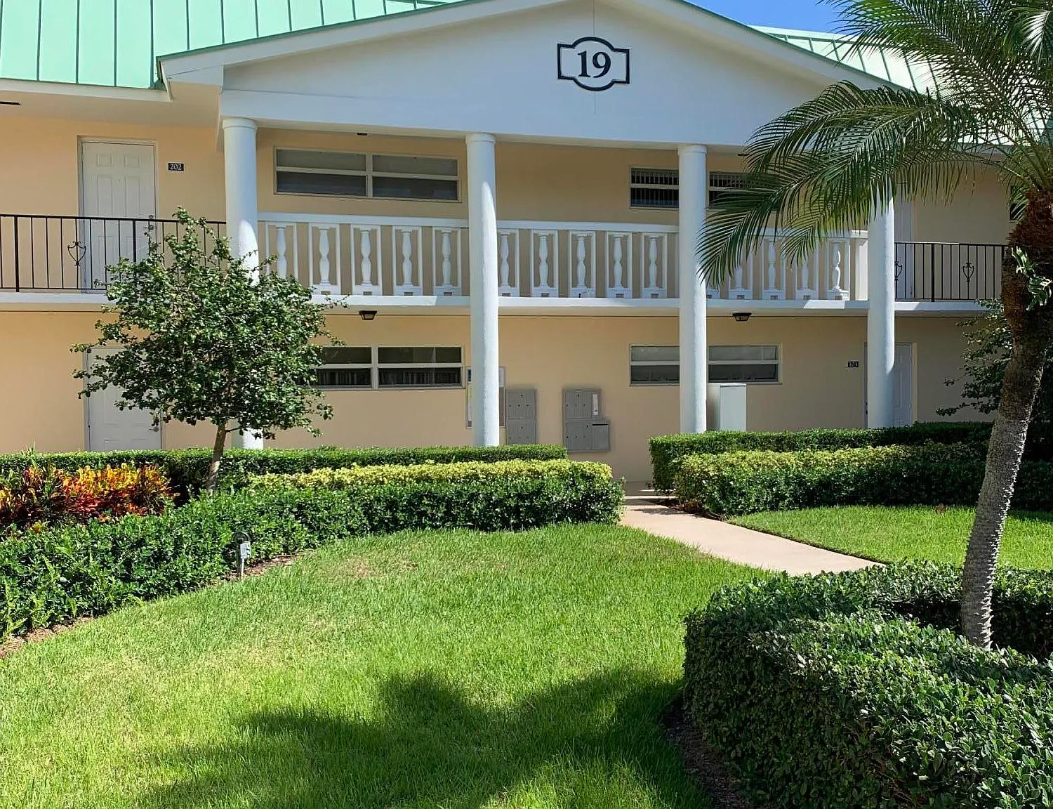 1 bed, 1.5 bath, 950 sqft, $2,200 — Photo 3