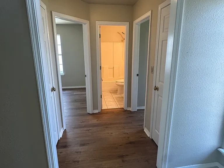 223 N Valley Dr — Photo 16
