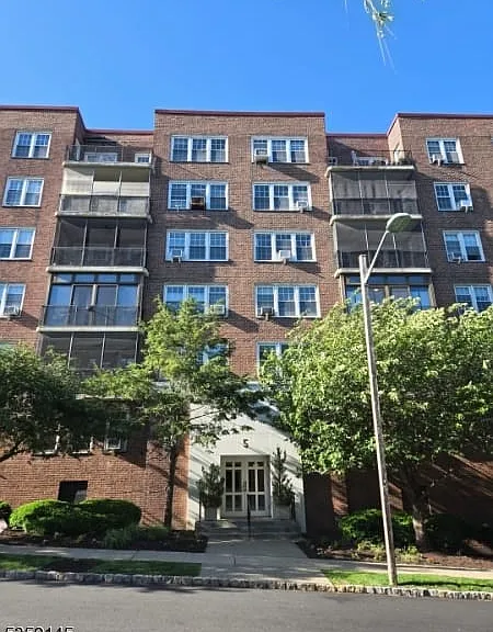 5 Roosevelt Pl #C004E-C — Photo 1
