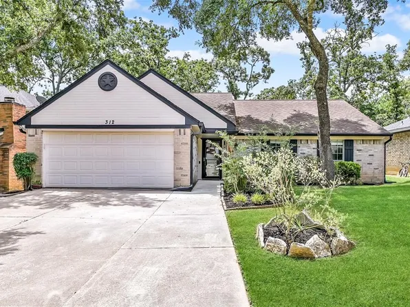 312 Oxford Drive, Conroe, TX 77303