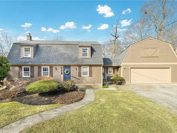 32 Tanglewood Trl, Narragansett, RI 02882