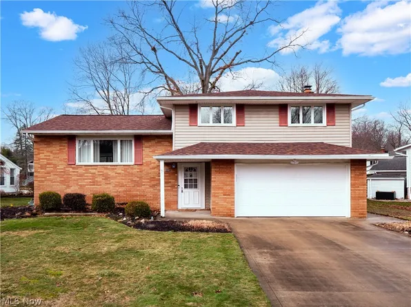 7706 E Linden Ln, Parma, OH 44130