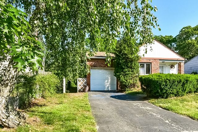 1st image of 17 Brushwood Dr