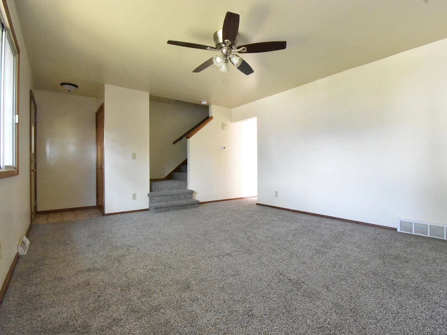 3 bed, 1.5 bath, 1100 sqft, $1,975 — Photo 3