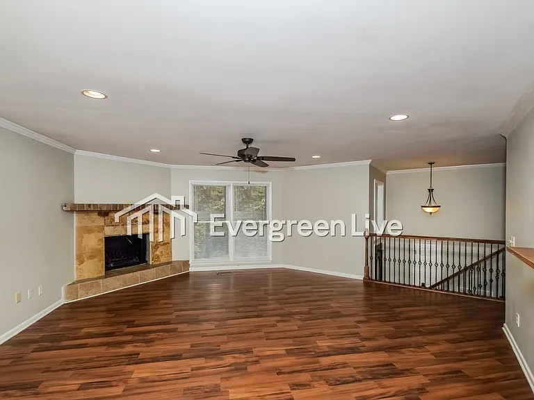 237 Russet Woods Dr — Photo 3