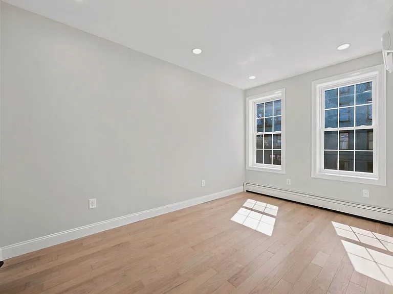 24-41 43rd St #Townhouse 1 — Photo 10