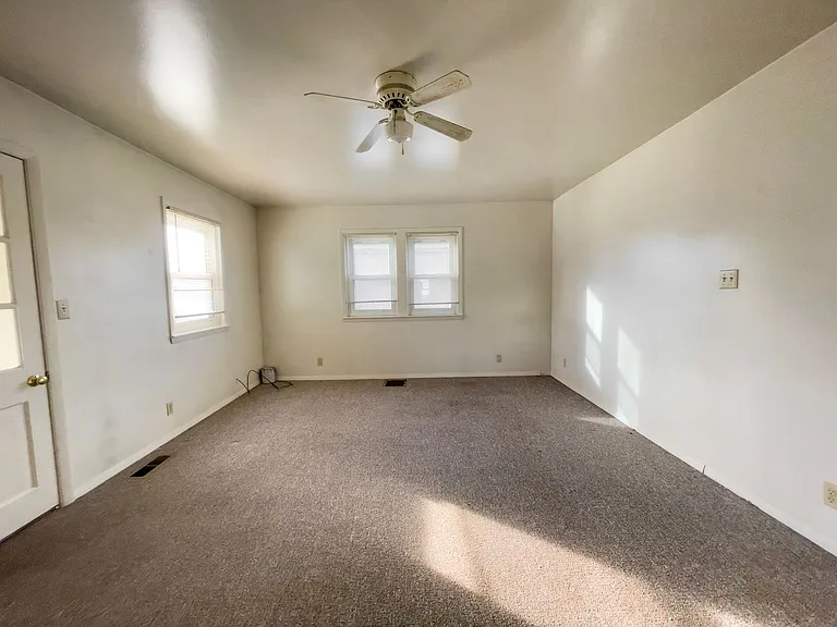 Coming Soon: 9011 W Jackson St! 3 Bedroom 1 Bath! Pet Friendly! Yorktown School District — Photo 18