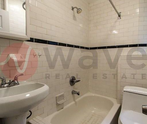 3rd image of 114 Saint Marks Pl APT 4