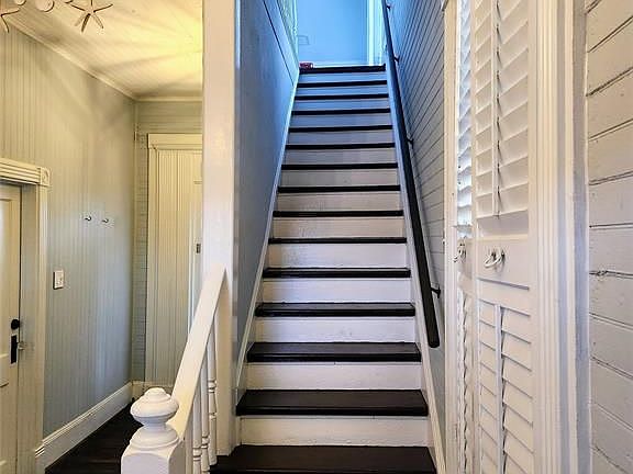 2nd image of 901 Broadway St #2