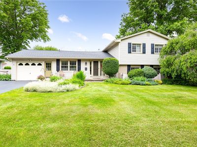 65 Arcadia Pkwy, Rochester, NY, 14612
