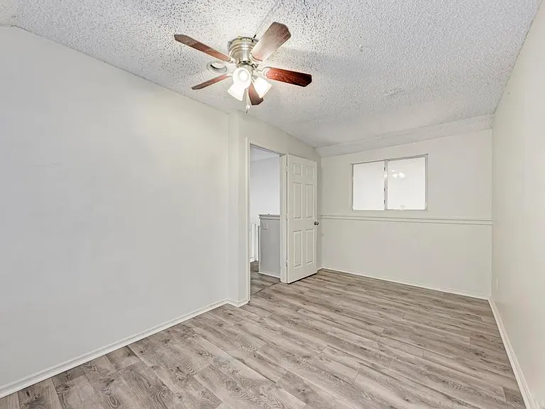 2401 Leon St #300 — Photo 24