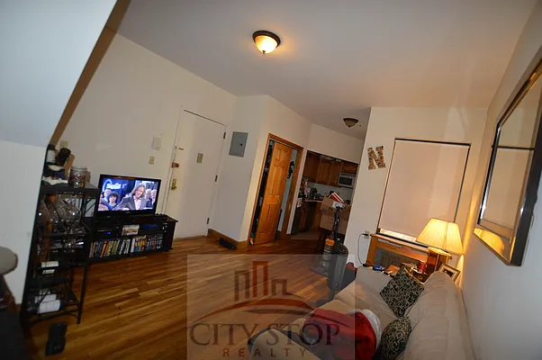 Rented by City Stop Realty | media 16
