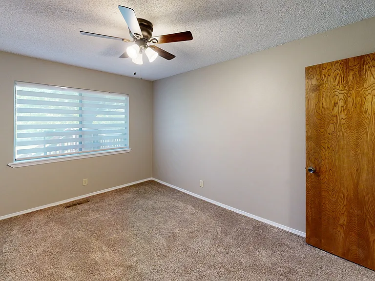 1275 N Gregg Ave — Photo 39
