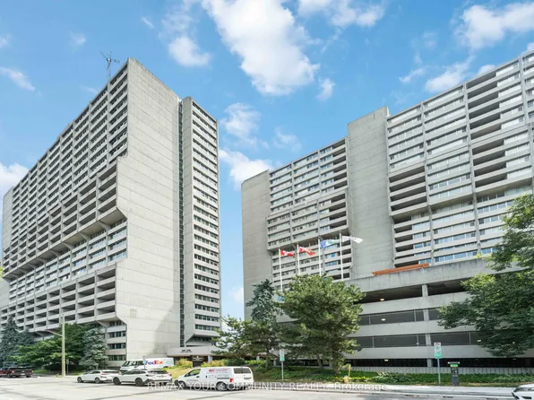 500 Laurier Ave W #608, Ottawa, ON K1R 5E1