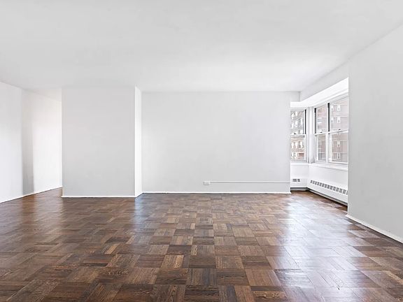 4th image of 572 Grand St APT G1001