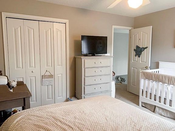 5th image of 842 Greystone Trce