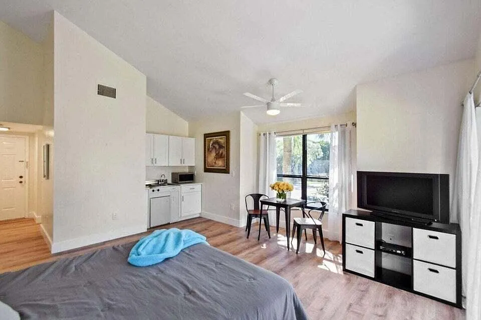1 bed, 1.0 bath, 500 sqft, $1,750 — Photo 2