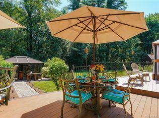 27 Castlewood Rd, Weatogue, CT 06089