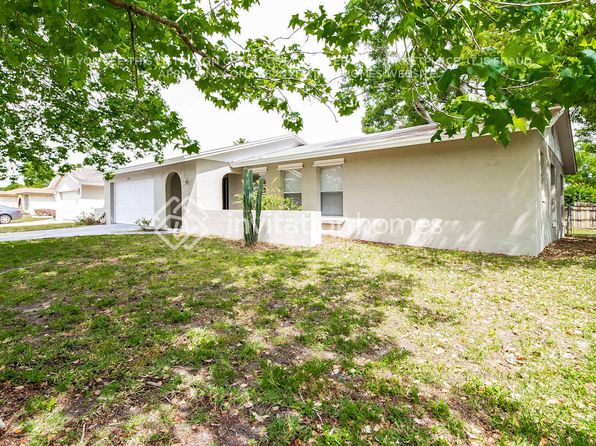 1542 Canterbury Cir