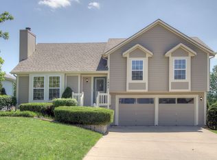 1607 Roberta Dr, Raymore, MO 64083