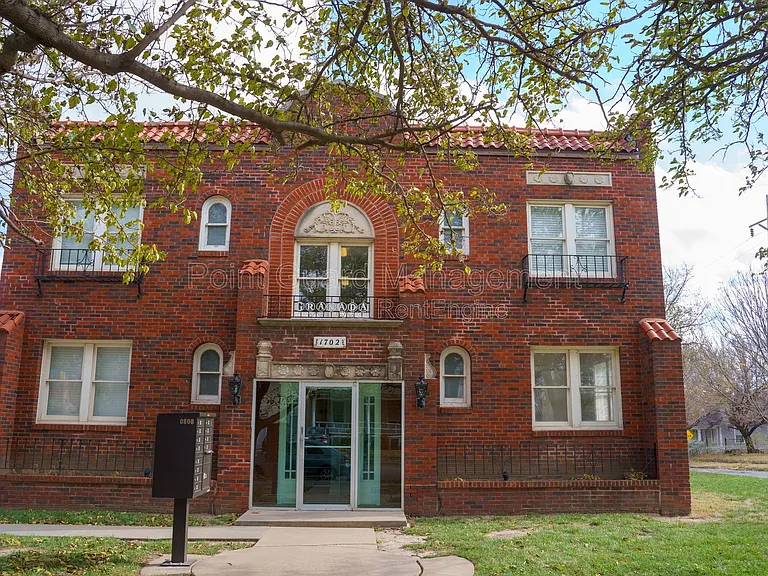 1702 Fairmount St — Photo 25