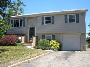 102 Fairway Dr, Toms River, NJ 08757
