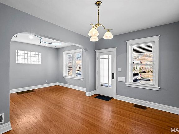 3rd image of 6610 Parkwood Pl