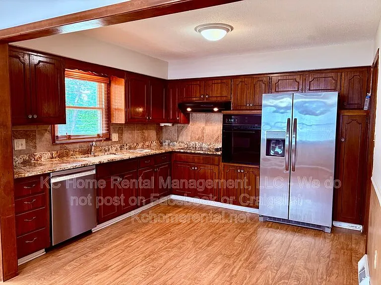 6012 Noland Rd — Photo 6