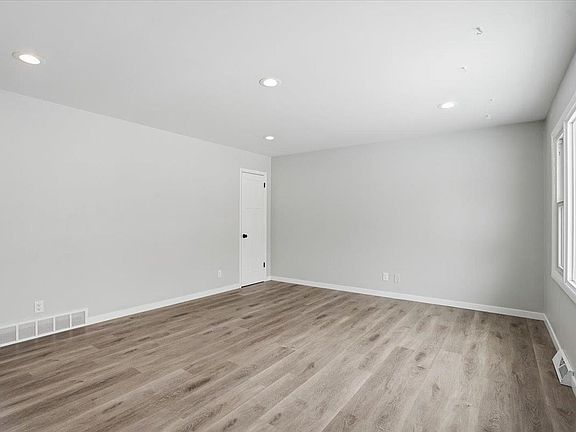 4th image of 1314 Debra Lane