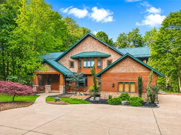 132 Twin Oaks Ln, Trafford, PA 15085