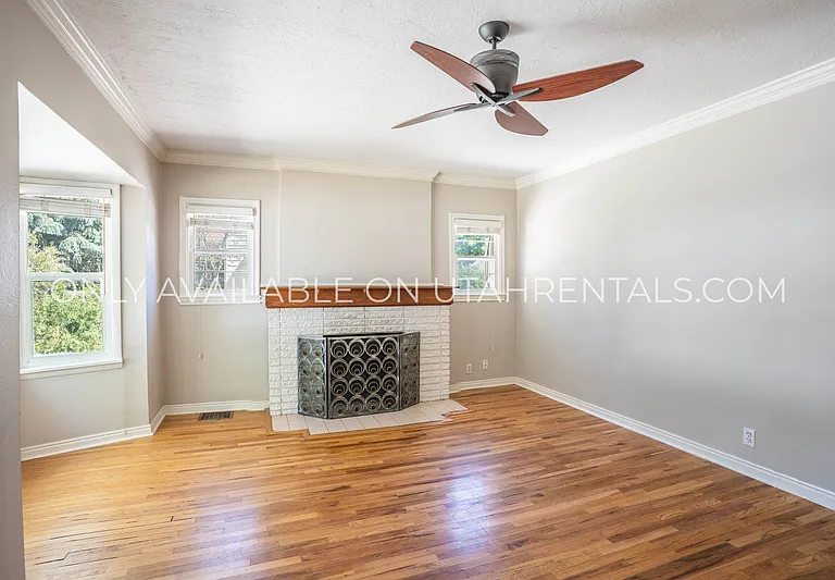 1968 E Blaine Ave — Photo 6