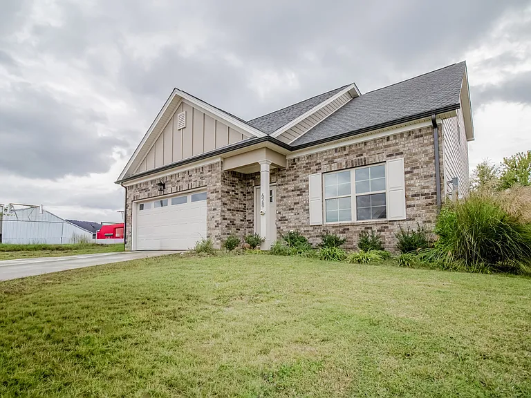 628 Bella Ct — Photo 28