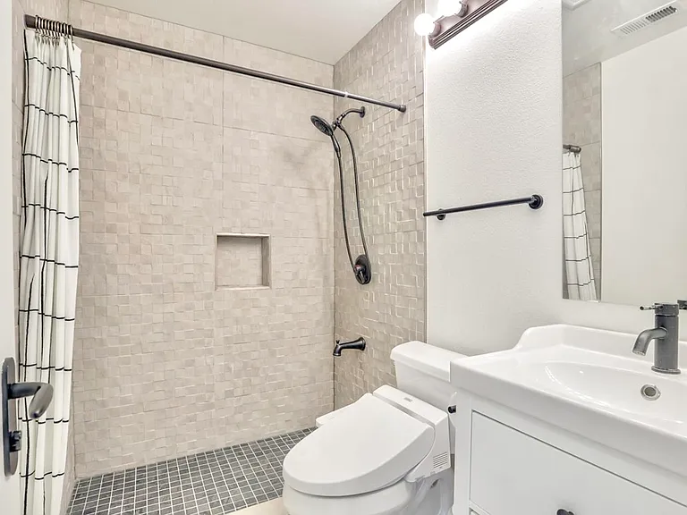 1654 Wyndham Dr — Photo 24