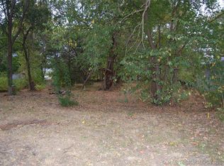 305 E Lewis St, Henryetta, OK 74437