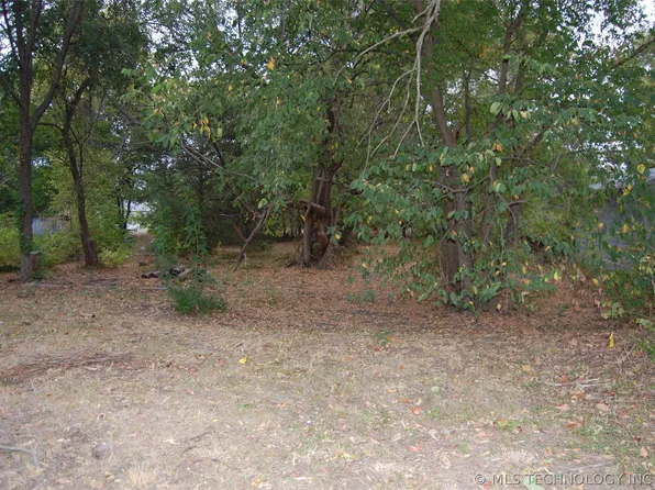 305 E Lewis St, Henryetta, OK 74437