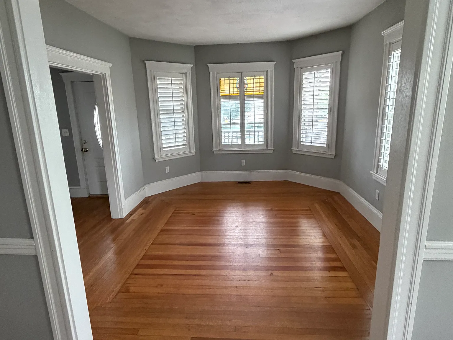 2 bed, 1050 sqft, $3,200 — Photo 1