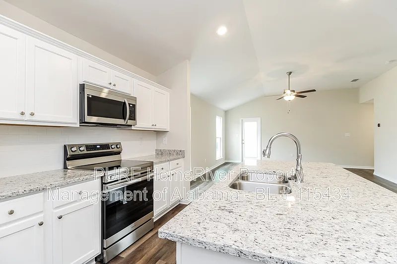 4 bed, 2.0 bath, 1987 sqft, $2,295 — Photo 4