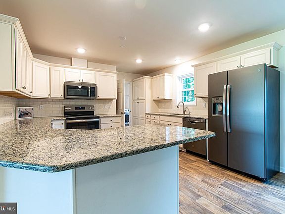 5th image of 21869 Albie Rd