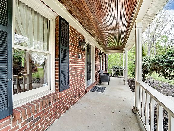 3rd image of 9377 White Rose Ct