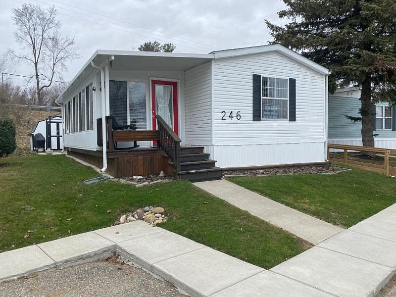 1st image of 246 Shoreline Dr E